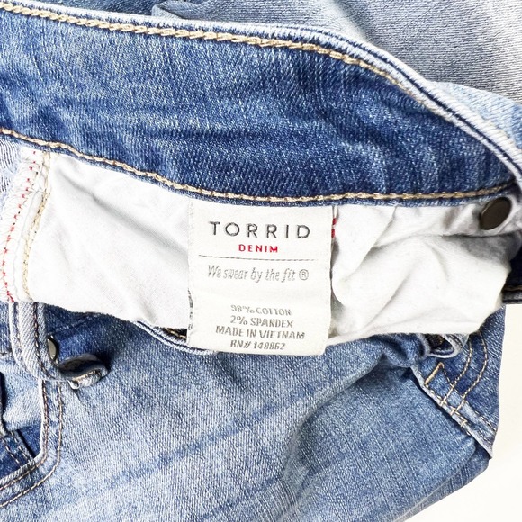 Torrid Denim midrise straight leg crop boyfriend jeans vintage wash size 20 R - Picture 3 of 4